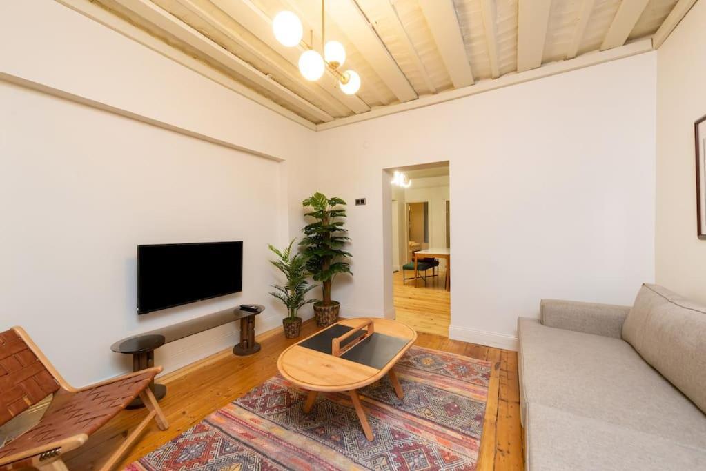 Maison Chic - Newly Renovated 3br In Center Apartment